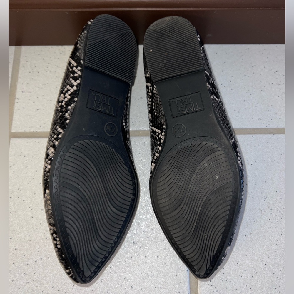 Time and Tru Black and Gray Snake Print Loafers - Picture 2 of 3